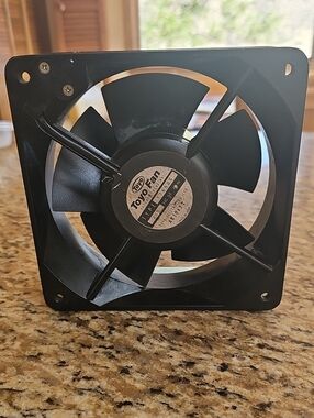 Vintage Toyo Toyo Fan E11765DG 120V Made in Japan Black Metal Desk Fan